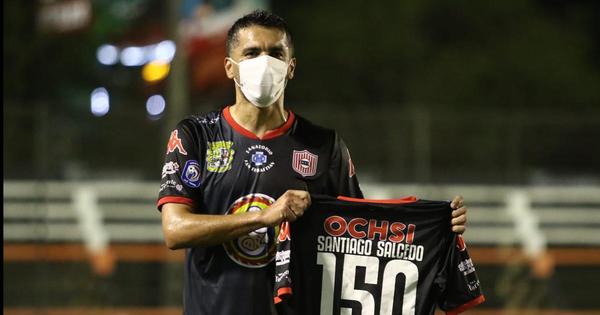 Santiago Salcedo marca su gol 150 en el debut con San Lorenzo