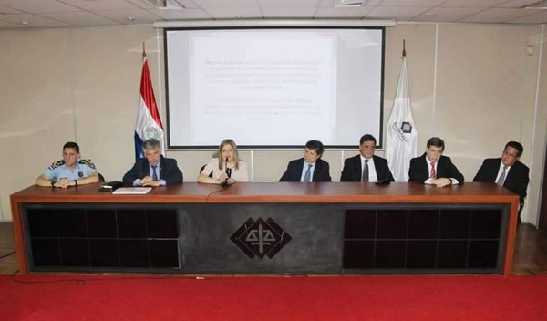 HOY / Formulan acusación para 19 policías en causa por narcotráfico