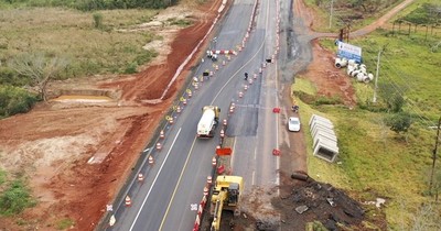 La Nación / Señalizan para seguridad de usuarios de ruta PY02