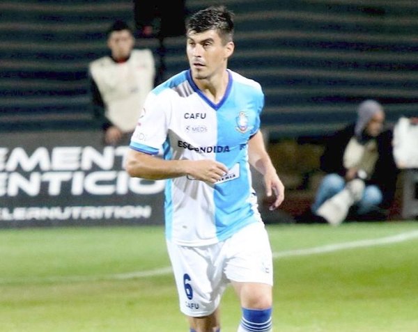 Crónica / SU OFICINA ES EL CAMPO DE JUEGO