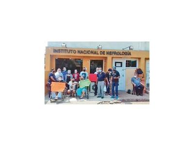 Renales piden medicamentos