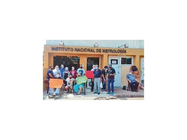 Renales piden medicamentos