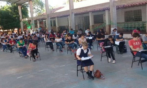Alumnos pasarán de grado incluso con 100% de materias reprobadas - Nacionales - ABC Color