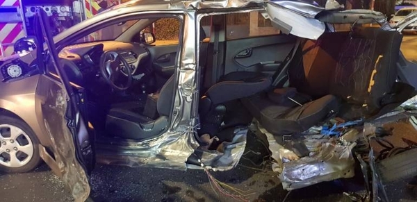 HOY / Violento accidente destroza vehículos, pero ocupantes se salvan