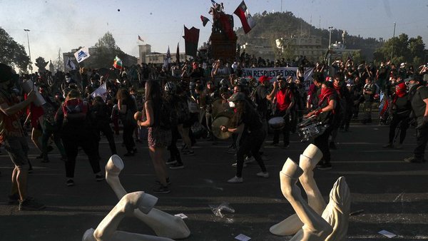 Incidentes en Chile: Miles de personas se manifestaron a días del aniversario de las protestas del año pasado » Ñanduti