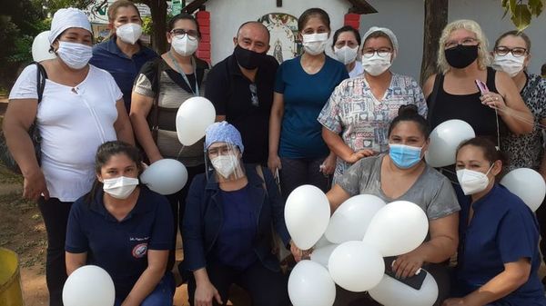 Emotiva despedida de enfermera fallecida por covid-19 en San Lorenzo  - Nacionales - ABC Color