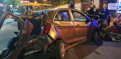 Crónica / Feroz choque dejó dos vehículos destrozados