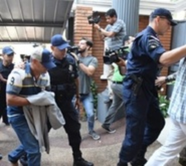 Policías son acusados por supuestos nexos con narcotráfico - Paraguay.com