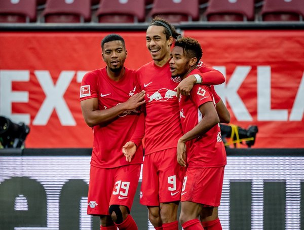 Leipzig gana y es líder solitario de la Bundesliga