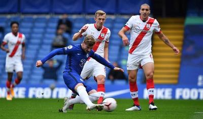 Chelsea deja escapar dos puntos en casa
