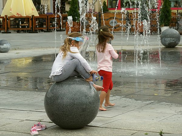 Aconsejan a adultos regular emociones negativas cuando traten con niños