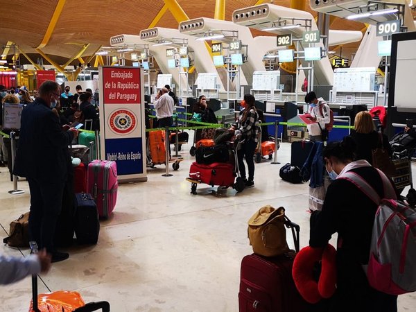 Último vuelo especial con repatriados partió de Madrid