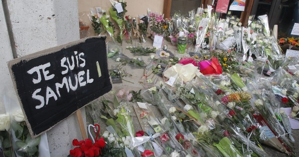 La Nación / Francia: conmoción por asesinato de profesor que mostró caricaturas de Mahoma