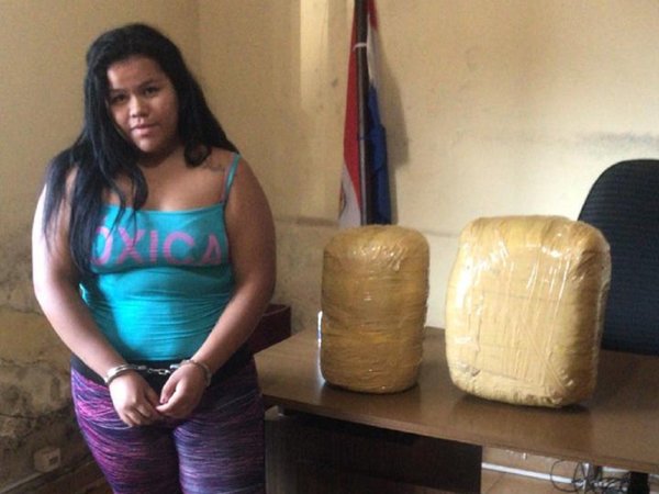 Joven mujer cae con 13 kilos de marihuana en J. Eulogio Estigarribia
