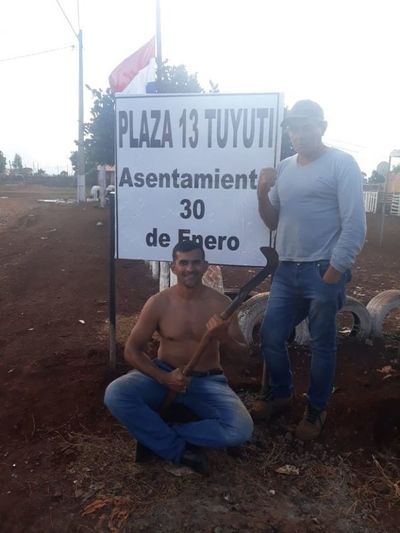 AUDIO: Abogado 360 se plaguea por robo de 3 postes en plaza invadida por comisión 30 de Enero de PJC