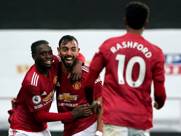 Manchester United golea al Newcastle de Almirón