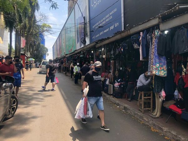 Aumenta afluencia de compradores en Ciudad del Este  - ABC en el Este - ABC Color