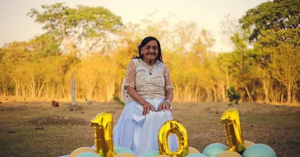 La Nación / Con una creativa sesión de fotos celebró su 101 cumpleaños