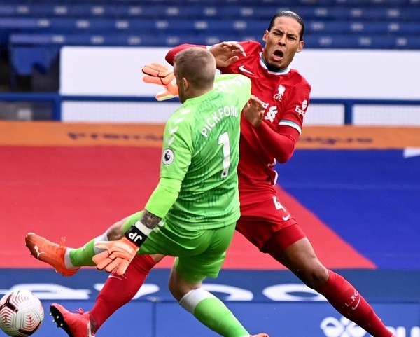 Van Dijk, al menos siete meses fuera