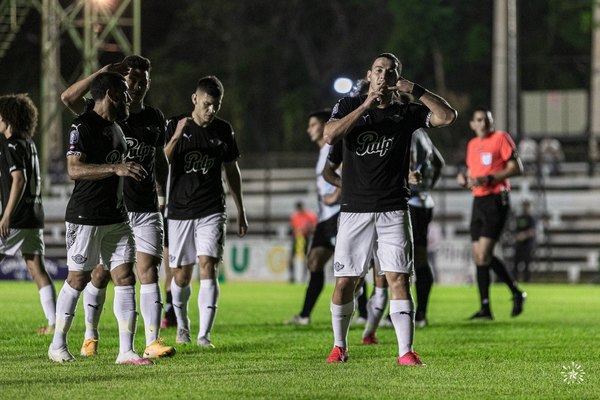 Con 'Sebas' Ferreira como gran figura, Libertad golea a Guaireña