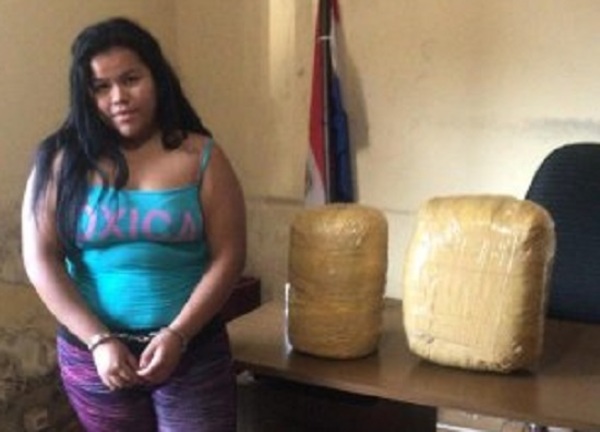 Detienen a una mujer que transportaba 13 kilos de marihuana en J. Eulogio Estigarribia