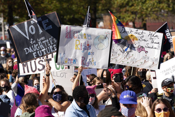 EEUU: Miles de mujeres marchan e instan a votar contra Trump » Ñanduti