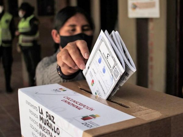 El gobierno de Bolivia desplegó policías y militares en todo el país para evitar incidentes en la jornada electoral » Ñanduti