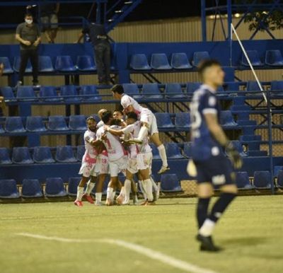 Sol de América festeja sobre el final ante Guaraní
