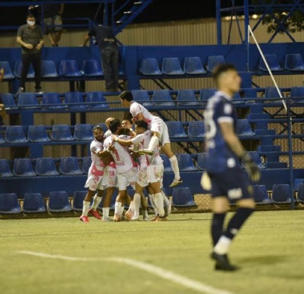 Sol de América festeja sobre el final ante Guaraní
