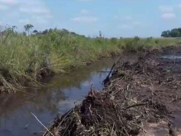 Denuncian canalización ilegal del estero Tapiracuai - Nacionales - ABC Color