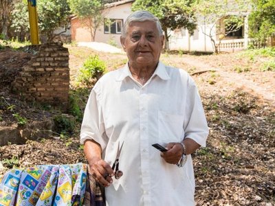 Don Victoriano, un peluquero a lo yma de Luque