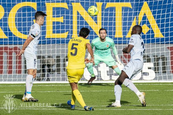 Villarreal gana el derbi ante el Valencia y se coloca líder provisional - Fútbol - ABC Color