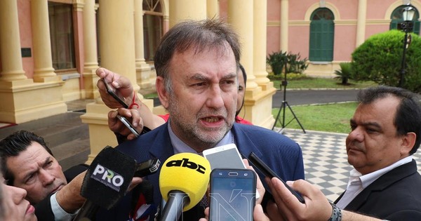 La Nación / “No se puede hablar de aumento salarial, por lo menos, hasta el 2022”, afirmó Benigno López