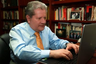 Violencia de Colombia se reconvierte y trasciende a Ecuador, dice historiador - MarketData