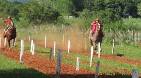 Rescatan a adolescentes que eran utilizados como jinetes en carreras de caballos