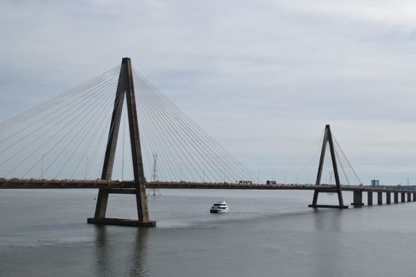 Encarnacenos se movilizarán mañana para exigir reapertura del puente  - Nacionales - ABC Color