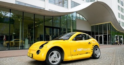 La Nación / Construyen en Israel un automóvil hecho con fibra de coco y vasos de yogurt