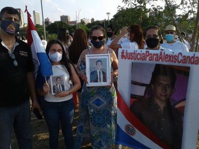Con caravana piden justicia para dos casos de jóvenes fallecidos en accidentes de tránsito - Nacionales - ABC Color