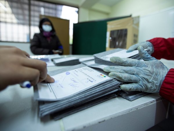 Los colegios electorales cerraron tras 9 horas en Bolivia