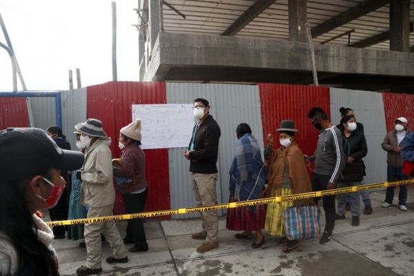 Bolivia cierra votación y esperará para conocer al ganador