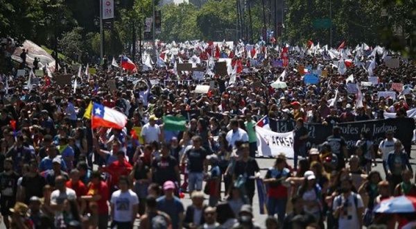 Miles de personas se concentraron en Santiago de Chile