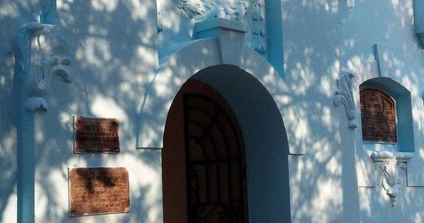 La Nación / Denuncian profanación del panteón 18 de Octubre