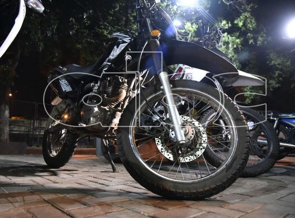 Presunto motochorro terminó maniatado tras intentar robar una cartera - Nacionales - ABC Color