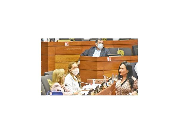 Comisión escuchará descargo de María Bajac “por gentileza”