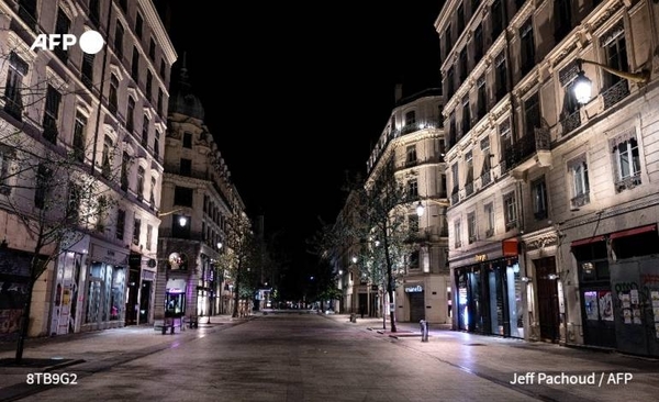 HOY / Toque de queda total en París en comercios y servicios