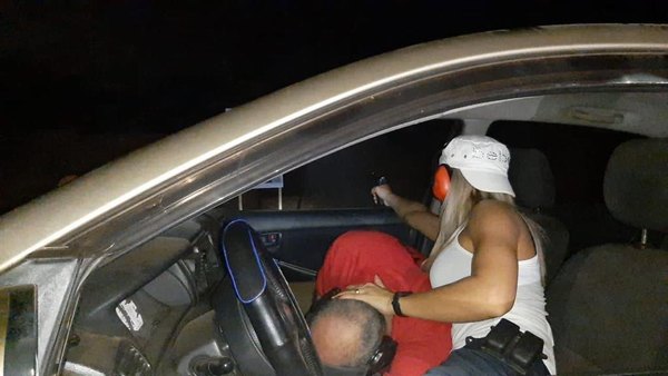 Crónica / (VIDEO) Cuerona a los tiros desde su auto: práctica “antimalevos”