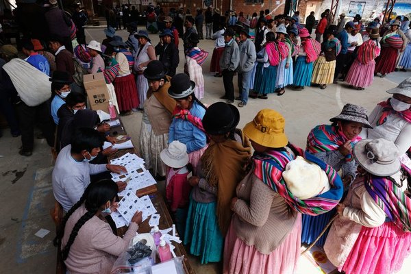 Lento proceso de recuento de votos en Bolivia