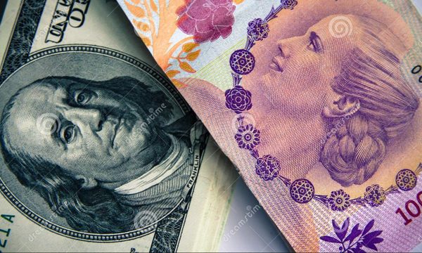 Esperan más devaluación del peso argentino y contrabando