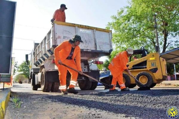 Municipalidad continúa "bacheo intensivo" en Luque •
