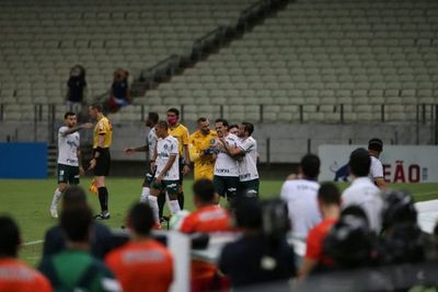 Gustavo Gómez: protesta, expulsión y descontrol - Fútbol - ABC Color